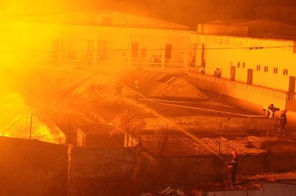 Lực lượng cứu hỏa được huy động tối đa.