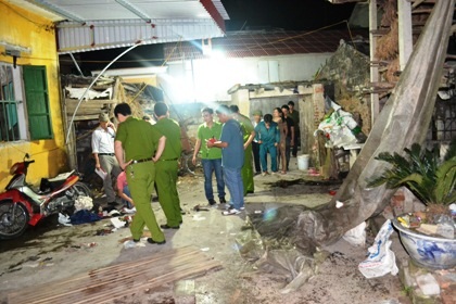 Lực lượng công an đang khám nghiệm tại hiện trường.