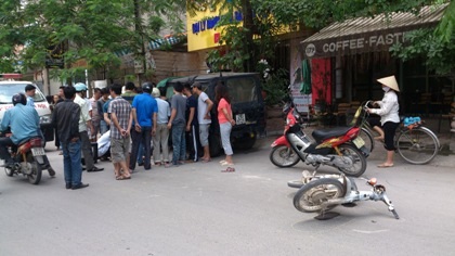 Bị xe máy “cắn đuôi”, một thanh niên nguy kịch - 1 Hiện trường vụ tai nạn.