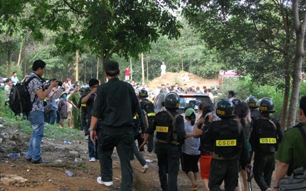 Đột kích Sới bạc khủng, bắt tại trận 30 quý bà sóc đĩa