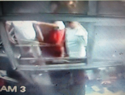 4 đối tượng côn dồ đập phá bốt thu phí.