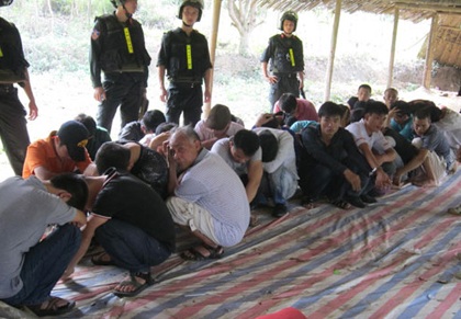 Gần 60 con bạc bị bắt trong vụ triệt phá sới bạc khủng.