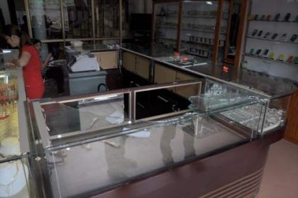 Hiện trường tiệm vàng bị cướp.
