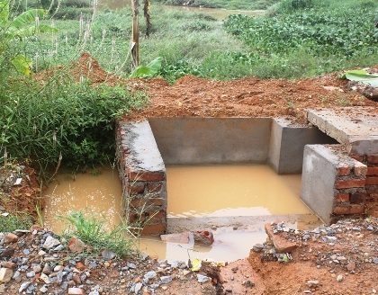 Hố nước công trình nơi xảy ra vụ tai nạn thương tâm.
