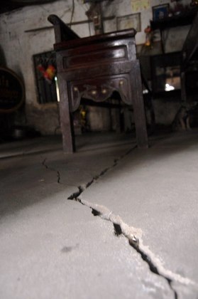 Nhiều gia đình hoang mang khi bị hố tử thần liên tiếp tấn công.