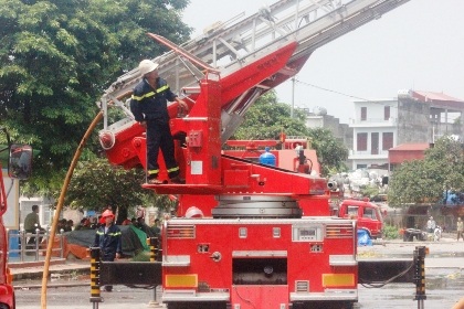 Hoả hoạn tiếp tục bùng phát tại Trung tâm thương mại.