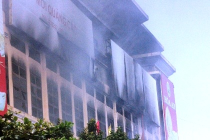 Hoả hoạn tiếp tục bùng phát tại Trung tâm thương mại.