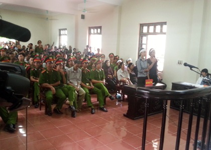 Vụ “Quan tài diễu phố”: Đề nghị án chung thân với 2 bị cáo