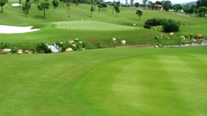 Đại gia quật gậy golf vào đầu khiến nhân viên phục vụ bất tỉnh - 1 Sân golf Tam Đảo nơi xảy ra sự việc.