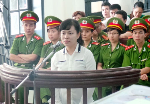 Đề nghị án chung thân dành cho nữ "siêu" lừa bảo hiểm - 1 Đề nghị án chung thân dành cho nữ siêu lừa bảo hiểm