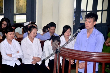 Xét xử vụ lừa bảo hiểm rúng động đất mỏ - 3 Chồng Hằng - Hùng Pari trước vành móng ngựa.