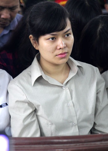 Án chung thân và 221 tỷ đồng tiền phạt dành cho "siêu lừa" bảo hiểm - 3 Nữ quái Bùi Thị Thu Hằng bị tuyên mức án tù chung thân