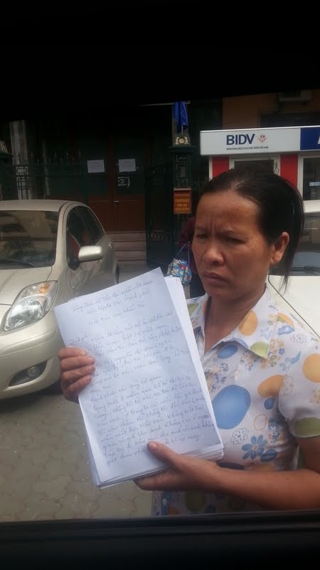 Thêm một người vợ “đội đơn” lên VKSND Tối cao kêu oan cho tử tù - 1 Thêm một người vợ “đội đơn” lên VKSND Tối cao kêu oan cho chồng