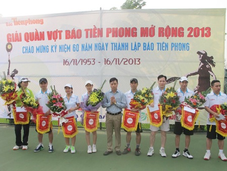 Các đội đoạt giải tại Giải quần vợt báo Tiền Phong mở rộng năm 2013