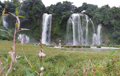 Thác Bản Giốc những ngày cuối năm 2013. ( Ảnh: Quốc Cường)