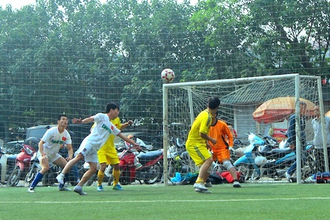 Một pha tấn công của FC Dân trí trong trận thắng 