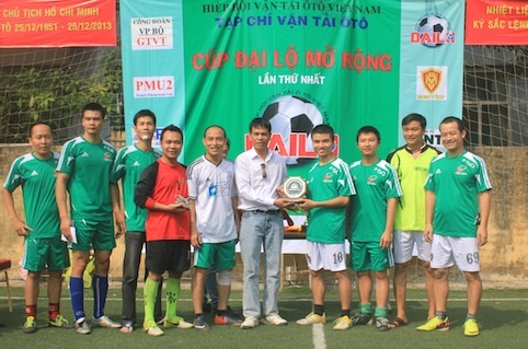 FC Dân trí nhận giải thưởng tại cúp Đại Lộ mở rộng