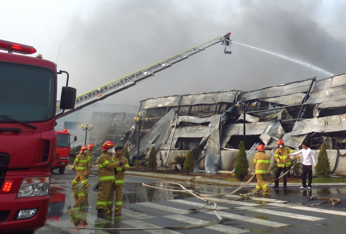 Vụ cháy kinh hoàng khiến tỉnh Bắc Ninh phải huy động cả PCCC Hà Nội tham gia chữa cháy.