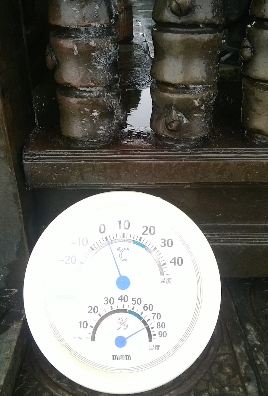 Nhiệt độ ghi nhận được thực tế ngoài trời trong 2 ngày liên tiếp tại chùa Đồng là 0 độ C.