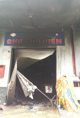Tiểu thương đồng loạt đòi thay chủ đầu tư chợ phố Hiến - 5 Hầu hết các ki ốt đều ra tro sau vụ cháy kinh hoàng