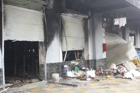 Tiểu thương đồng loạt đòi thay chủ đầu tư chợ phố Hiến - 7 Bà con tiểu thương khóc nức nở khi tài sản lớn bỗng chốc tiêu tan