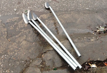 Hung khí tự chế của các đối tượng côn đồ đâm chém nhau kinh hoàng tại TP Hạ Long chiều 28/3