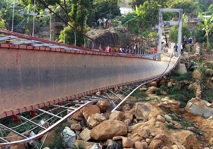 Hiện trường vụ lật cầu khiến 8 người chết và 38 người bị thương tại Tam Đường - Lai Châu.