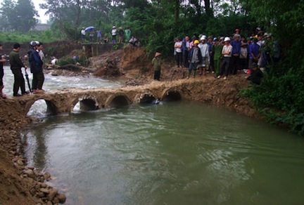 Hiện trường vụ tai nạn thương tâm ( Ảnh: báo Thái Nguyên)