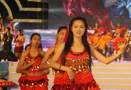 Màn biểu diễn con cháu Lạc hồng thu hút sự chú ý đặc biệt của đại biểu tham dự Carnaval