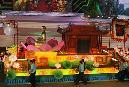 Màn biểu diễn con cháu Lạc hồng thu hút sự chú ý đặc biệt của đại biểu tham dự Carnaval