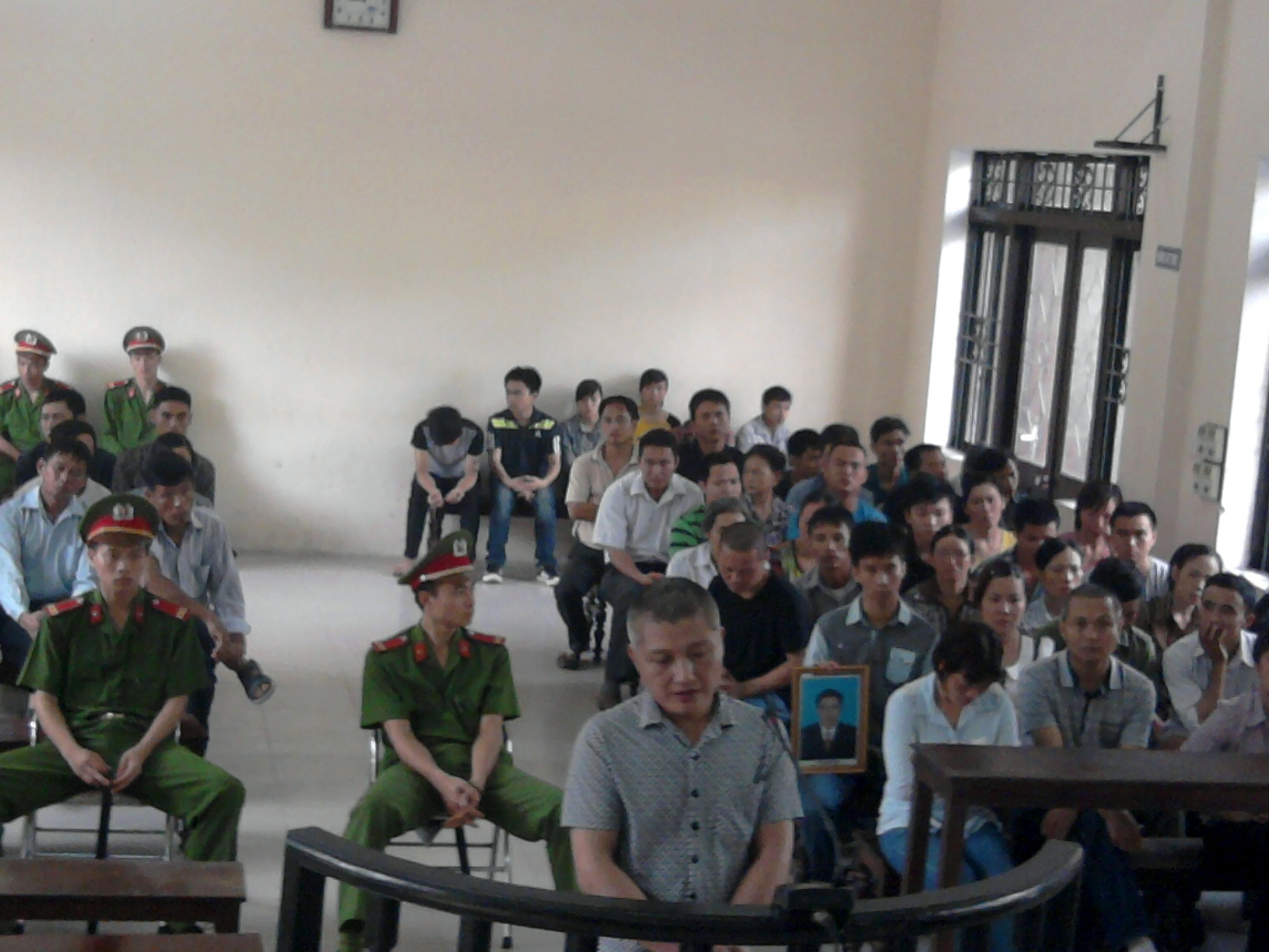 Phát hiện vợ ngoại tình, chồng đâm chết tình địch - 1 Phát hiện vợ ngoại tình, chồng đâm chết tình địch