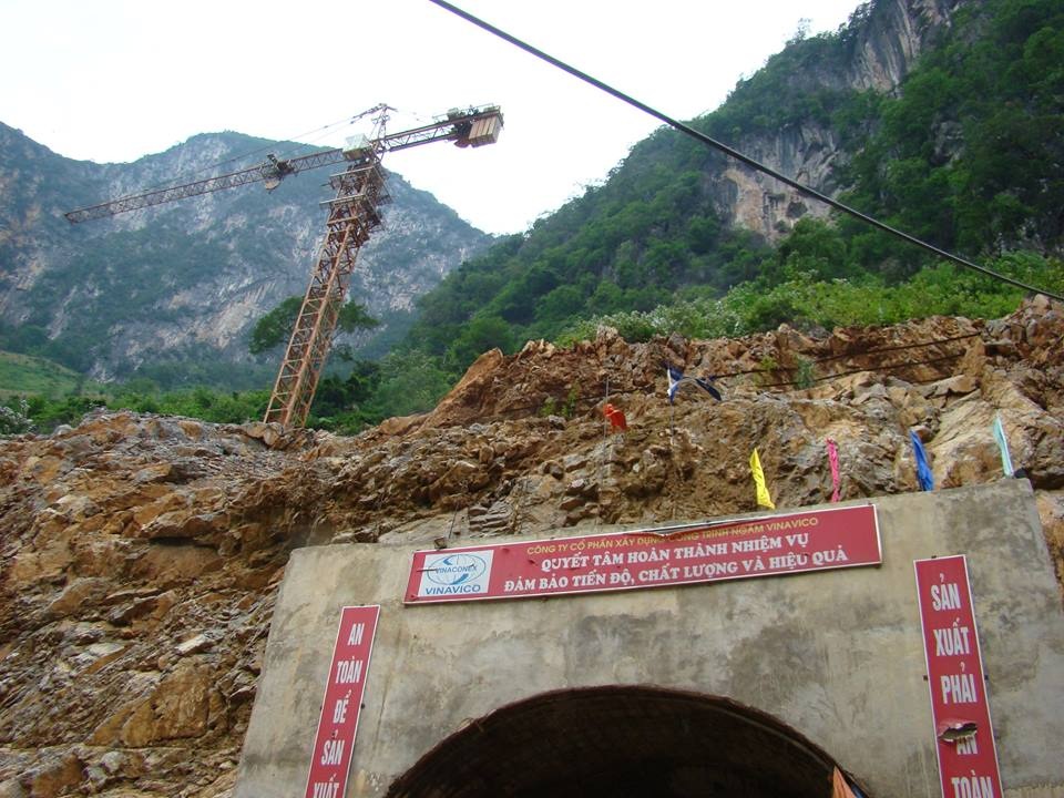 10 người thương vong do sạt lở trên công trường thủy điện - 1 Hình ảnh bên ngoài công trường thi công Nhà máy thuỷ điện Nho Quế 2
