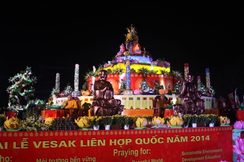 Đại biểu Vesak  cầu quốc thái dân an, hòa bình thế giới
