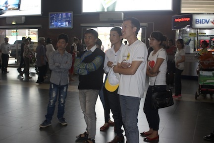 Sáng nay, người Mông lưu lạc sang Pakixtan về đến Việt Nam