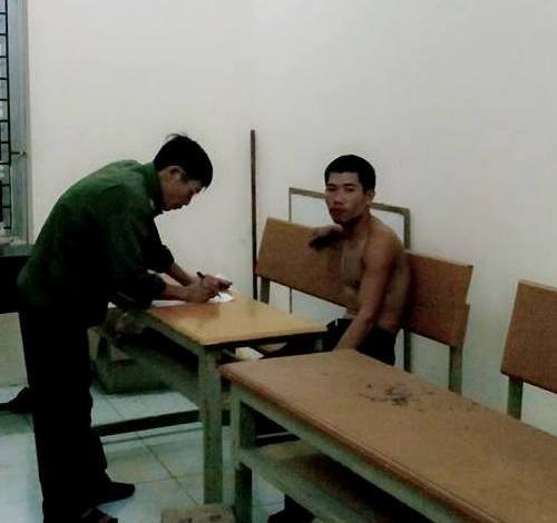 Cháu đánh chết bà nội vì ngăn cản yêu - 1 Đối tượng Tứ bị tạm giữ để phục vụ điều tra làm rõ hành vi giết bà nội.