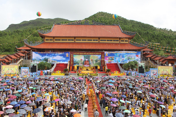 Hàng vạn người dự đại lễ cầu nguyện hòa bình thế giới