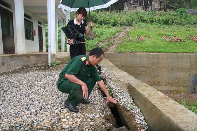 Những vết nứt gây nguy hiểm cho dân