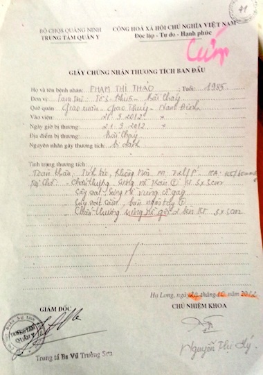Giấy chứng nhận thương tích khẳng định vết thương chị Thảo là do vật tày gây nên.