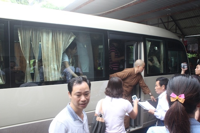 Di chuyển hơn 30 trường hợp ra khỏi chùa Bồ Đề