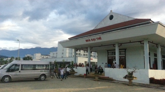 Nhà tang lễ Bệnh viện đa khoa tỉnh Lào Cai nhuốm màu tang tóc trong chiều ngày 2/9.