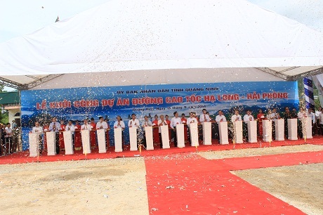 Đại diện lãnh đạo Đảng, lãnh đạo Nhà nước và các Bộ ngành tham dự lễ khởi công.