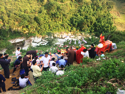 Toàn cảnh lễ cầu siêu cho các nạn nhân bị thiệt mạng trong vụ tai nạn hôm 1/9.