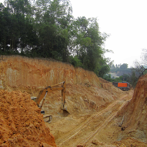 Phóng viên bị côn đồ đuổi, dọa giết trong UBND xã - 1 Hình ảnh đang cải tạo mặt bằng ghi nhận tại gia đình ông Trần Ngọc Sơn (Ảnh PV cung cấp).