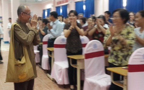 Nhà sư Thích Huyền Diệu nói về tu tập và “vũ khí” tình thương - 1 Nhà sư Thích Huyền Diệu nói về tu tập và “vũ khí” tình thương