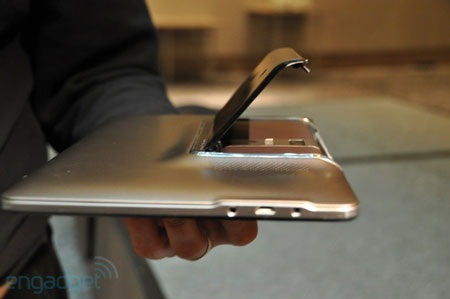 Ngắm tablet kiêm smartphone “phá luật” của Asus - 10 Ngắm tablet kiêm smartphone “phá luật” của Asus - 10