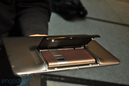 Ngắm tablet kiêm smartphone “phá luật” của Asus - 11 Ngắm tablet kiêm smartphone “phá luật” của Asus - 11