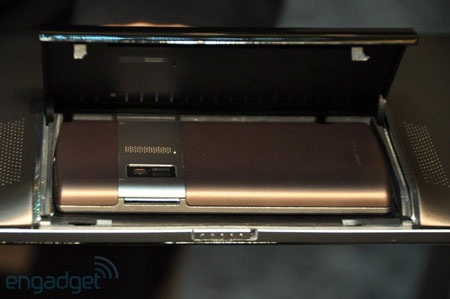 Ngắm tablet kiêm smartphone “phá luật” của Asus - 12 Ngắm tablet kiêm smartphone “phá luật” của Asus - 12