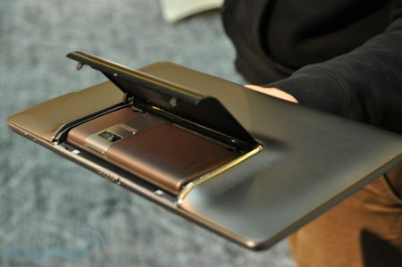 Ngắm tablet kiêm smartphone “phá luật” của Asus - 13 Ngắm tablet kiêm smartphone “phá luật” của Asus - 13