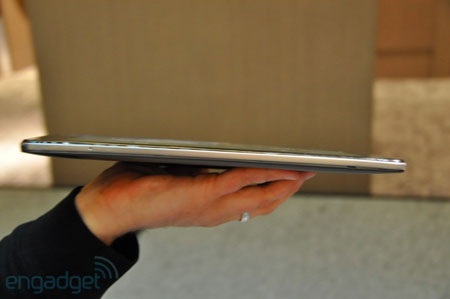 Ngắm tablet kiêm smartphone “phá luật” của Asus - 6 Ngắm tablet kiêm smartphone “phá luật” của Asus - 6