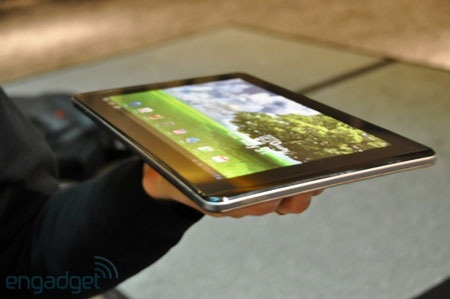 Ngắm tablet kiêm smartphone “phá luật” của Asus - 2 Ngắm tablet kiêm smartphone “phá luật” của Asus - 2